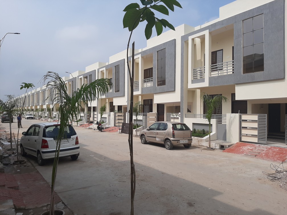 INDEPENDENT VILLA IN GATED TOWNSHIP FOR SELL 